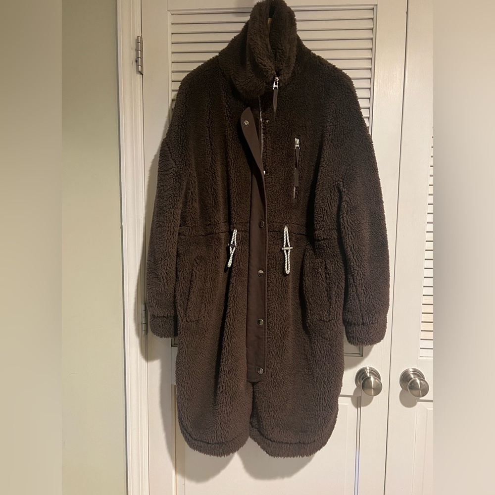 Varley Jones coat in the color coffee bean